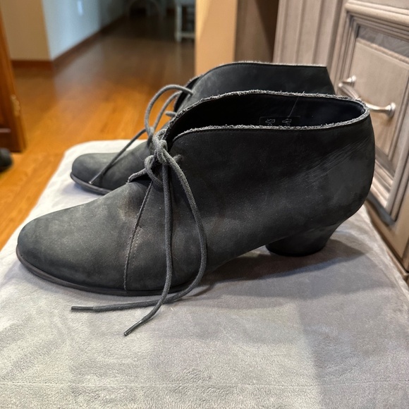 Shoes - Arche LN, light grey suede booties with laces, EU size 41, light wear - Picture 2 of 7